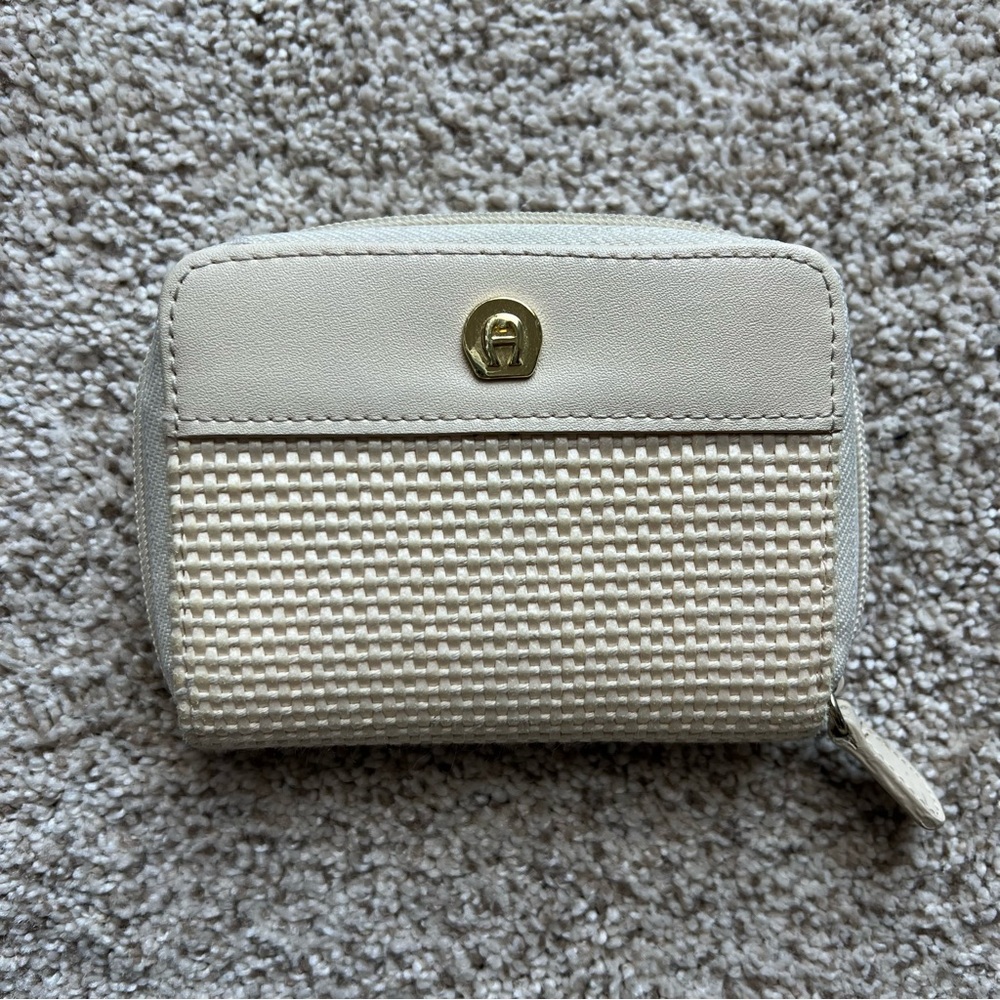 Elegant Etienne Aigner Cream Wallet